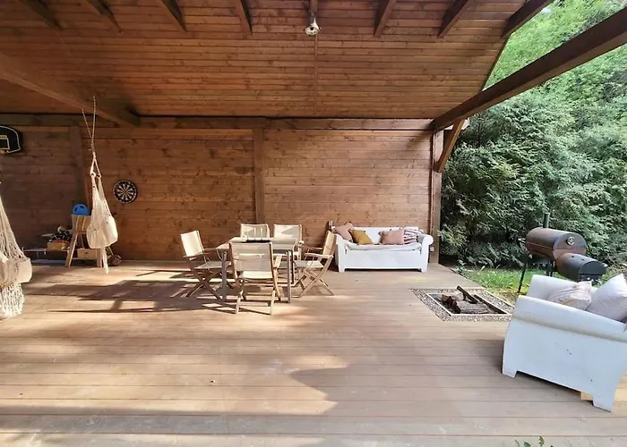 Lesny Dom Z Basenem W Okolicy Zegrza Prázdninový dům Gasiorowo (Legionowo)