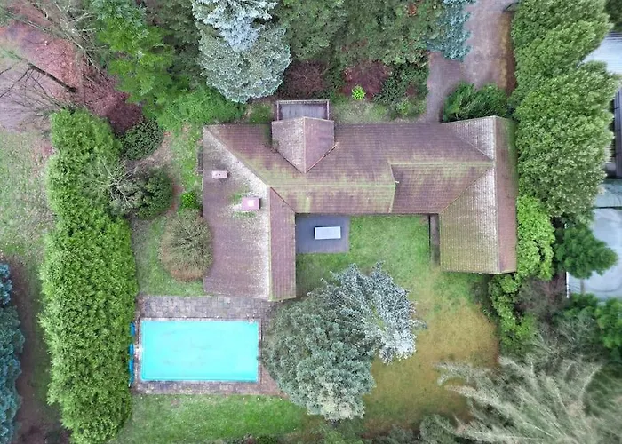 Lesny Dom Z Basenem W Okolicy Zegrza *